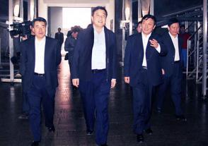 2013年3月19日，时任淮安市委书记、现任江苏省政协副主席姚晓东在时任市委常委、县委书记董平的陪同下视察top1体育。