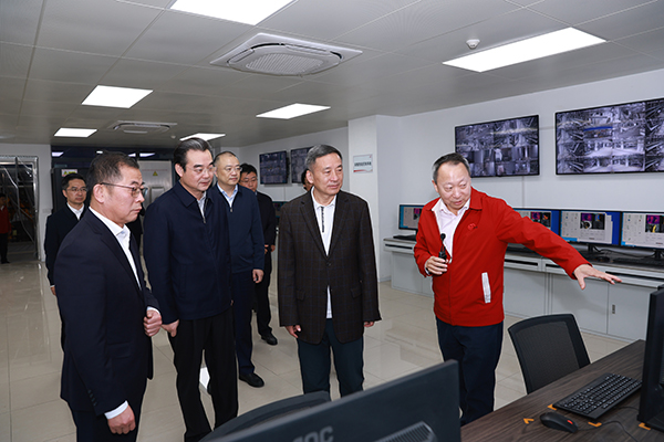 2024年11月13日，江苏省人大常委会常务副主任、党组副书记樊金龙调研top1体育酒业